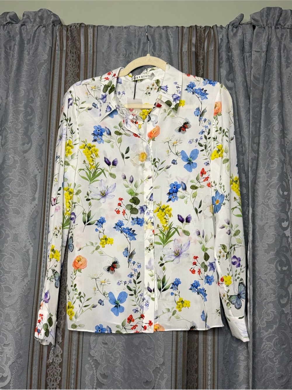 Alice + Olivia Twisting Vines Willa Placket Top - Picture 5 of 8
